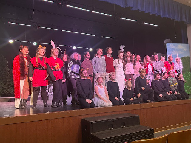 images/classes/theatre-1.jpg#joomlaImage://local-images/classes/theatre-1.jpg?width=640&height=480